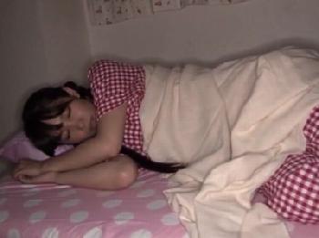 寝ている妹を毎日調教しながら淫語を喋らせる冷酷非道な兄