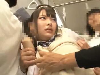 痴漢された末に便所に連れ込まれ中出し性暴行される美少女女子校生