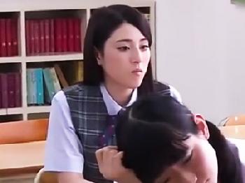 彼女と電話していることに腹を立てた我が子を溺愛しすぎな母が中出し命令!!