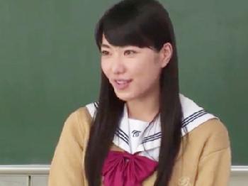転校初日から同級生に挿入される女子校生