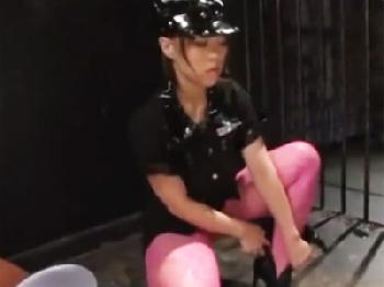 囚人たちをペニス奴隷にして好き勝手し放題の痴女ポリス