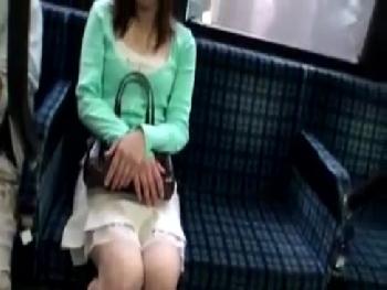 巨乳素人人妻をバス内で痴漢して性行為!!