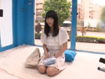 ロングヘアーの素人娘が騙されてマジックミラー号乗車→強制SEX展開でアクメ顔披露