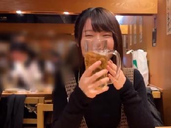 笑顔がとてもキュートなミニ系女子大生とほろ酔い気分で情熱的な個人撮影!!