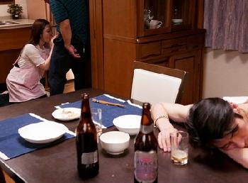 精力が衰えてきた夫の代わりの夫部下に抱かれたとても綺麗なマダム