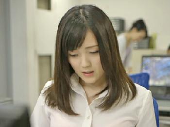 オフィスで犯され感じてしまうドジッ子新卒女子社員