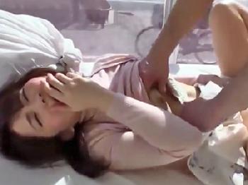 純真な反応を見せつつもその手コキから玄人感が拭えない坂口杏里