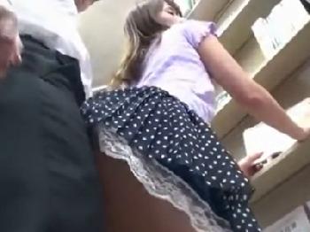 無防備過ぎる素人人妻を本屋の角で痴漢→婦女暴行!!
