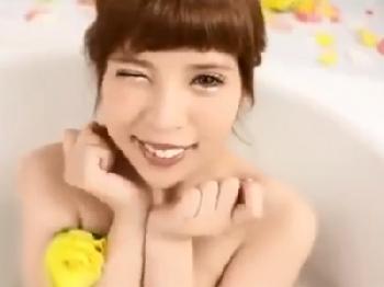 夏休みの親戚の集まりで美少女にかわいさ余って膣内に挿入したまま精子を射精する中年男性たち