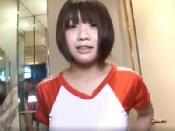 お淑やかなミニ系女子校生に制服着てもらってハメ撮り膣内射精!!