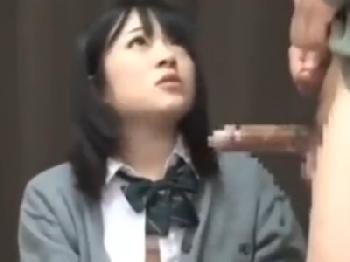 ガチ処女な女子校生にいきり勃ったペニス見せつけ→乳房射精セックス