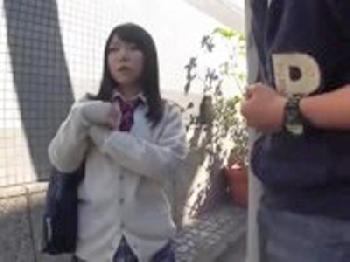 チャラ男にナンパされて膣内で子種を爆射されるピュアな女子校生