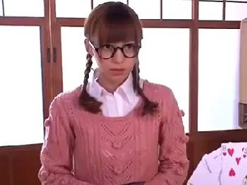 大好きな先輩と結ばれてすぐ挿入して快感の頂点に昇りつめるメガネ少女