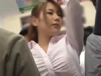 満員電車でケツに性的暴行された女性会社員