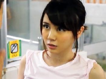 常連さんにはエロティックなサービスしてくれる銭湯の巨乳看板娘