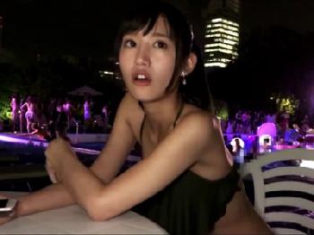 ナイトプールでナンパ待ちしてた美女連れ込み→キュートな顔して猥褻な娘にハードピストン制裁