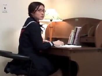 変態親父の欲求を満たすために道具のように扱われてしまう文系女子校生少女