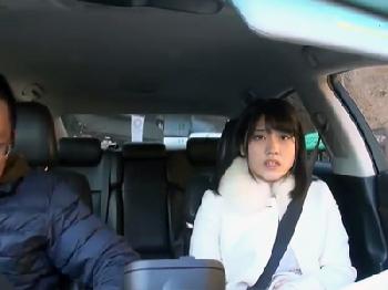 見目麗しいお嬢さんがミドルエイジ男性と薄暗い部屋でディープな顔面射精性交!!