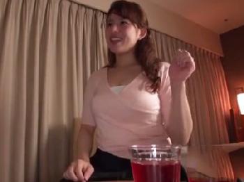 夫に不満な巨乳人妻が軟派男巨根に久方ぶりの満足セックス