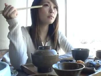 イケメンナンパに騙されオメコの中でそのまま射精される人妻