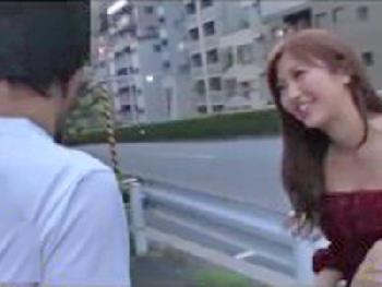 お姉さんが逆軟派した男性とセックスし連続昇天→膣内射精される♡