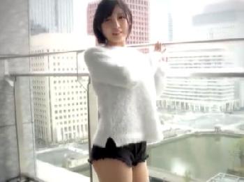 透明感抜群の黒髪ショートヘア美少女と情熱的に絡み合うディープな性行為