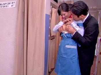 キャビンアテンダントが白目を剥いて昇天するファーストクラスのサービス