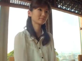 清楚な顔して夫以外の男のペニスを欲しがってしまう素人人妻