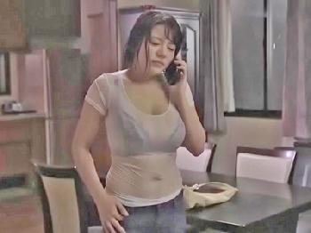 不意な豪雨でビショビショに濡れた透けた息子の嫁さんに爆発して…