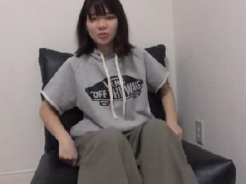 童顔の素人娘が撮影挿入に緊張しつつもハードピストンでアクメ顔披露