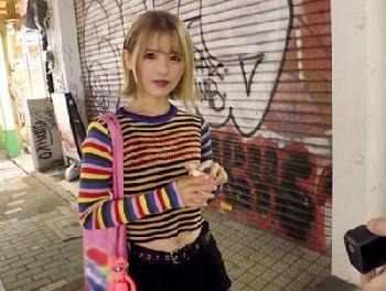 20歳・アパレル店員を竹下通りでGET!!お菓子をあげただけでヤラせてくれる素人ビッチ