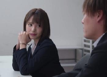 思いがけないきっかけからとても綺麗な同僚女性の家へ→無意識に色仕掛けしてくる同僚に辛抱出来ない!!