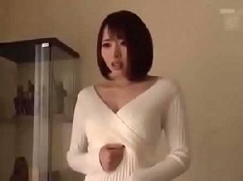 ストーカーが不意に家にやってきて排卵日に性的暴行膣内射精される巨乳マダム