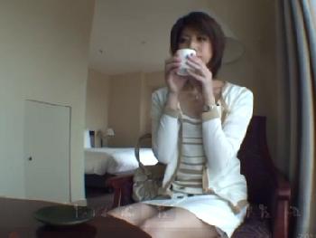 綺麗だけど少し固そうな28歳女性会社員が…うちに秘めた性的欲望を解放させる色情狂SEX