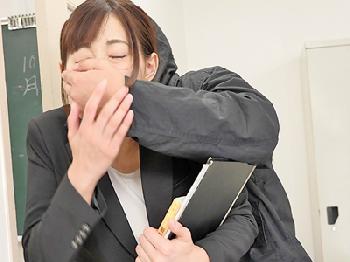 静かに忍び寄り美しい女教師を孕ませるDQN生徒