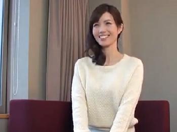 結婚8年目。笑顔がチャーミングな35歳の若妻が…夫には見せたことのない顔で快楽絶頂