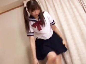 父を不憫に思った女子校生娘がコンドーム非装着で挿入を許して肉親SEX!!