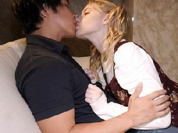 エロ乳ブロンド娘に侍ペニスも全抜き