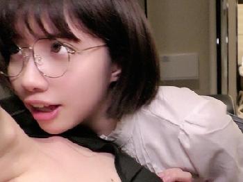 見た目は眼鏡の文学系少女が…実は色狂い!!