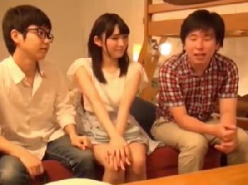 ヲタサーの姫的存在の19歳素人女子大生が二段ベッドの下でキモヲタとコンドーム非装着の膣内射精交尾