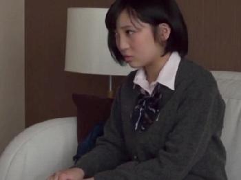 大人しめな清楚系女子校生が脅されて冷酷非道な中年男の避妊具なしで直射精で号泣!!