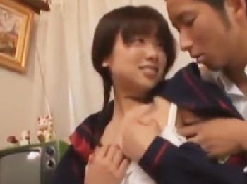 ピュアな!!まだ幼さの残る昭和女子校生を半ば強引に押し倒して処女喪失性交