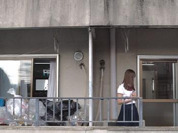 隣に住むゴミ屋敷の男に46連発もオメコ内射精くらった美少女女子校生
