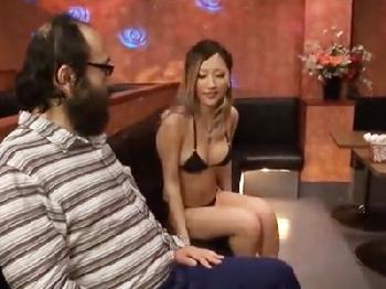 清楚系な素人人妻が猥褻マッサージで発情→自ら求めてゴム無し不貞交尾