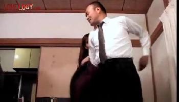 深酒で前後不覚になった夫の隣で上司の男に強制的に肉棒ねじ込まれ性的暴行膣内射精される綺麗な人妻