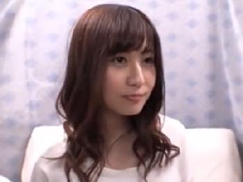 悩めるおまんこ未経験男を不憫に思った素人美女が情けで中出し筆おろしプレイ