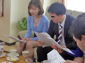 保護者会で性的欲望を持て余した若妻に痴女られた僕