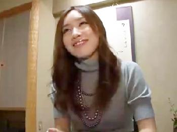 綺麗な人妻と温泉へ浮気旅行して昼から露天でSEXし放題