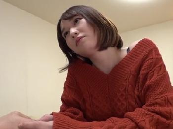 彼氏にそう言いながらも実は同居人を狙っているビッチ!!彼氏の居ない間に陰毛がないワレメに中出し寝取られ