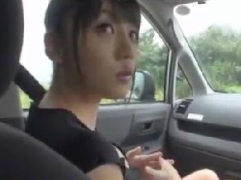 たわわに実った巨乳を揺らしながらカーセックスする痴女